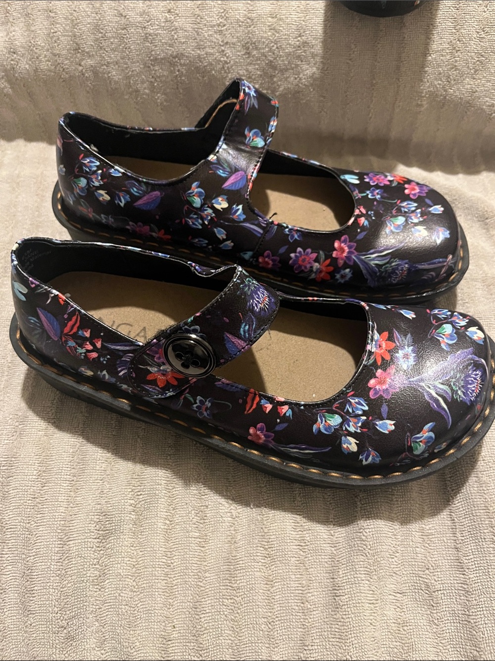 Ingaro Mary Jane Shoes - Black with Floral Slip Resistant size 8.5